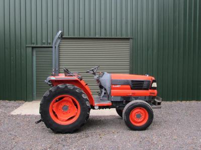 Kubota L3300 SOLD