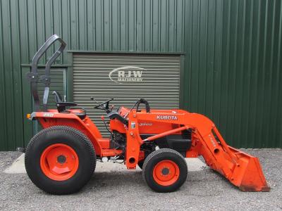 Kubota L3200 SOLD