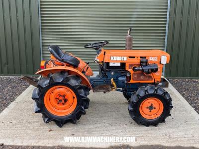 *SOLD* Kubota B7100D