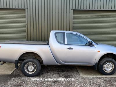 *SOLD* Mitsubishi L200