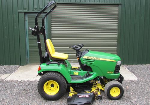 John Deere X740